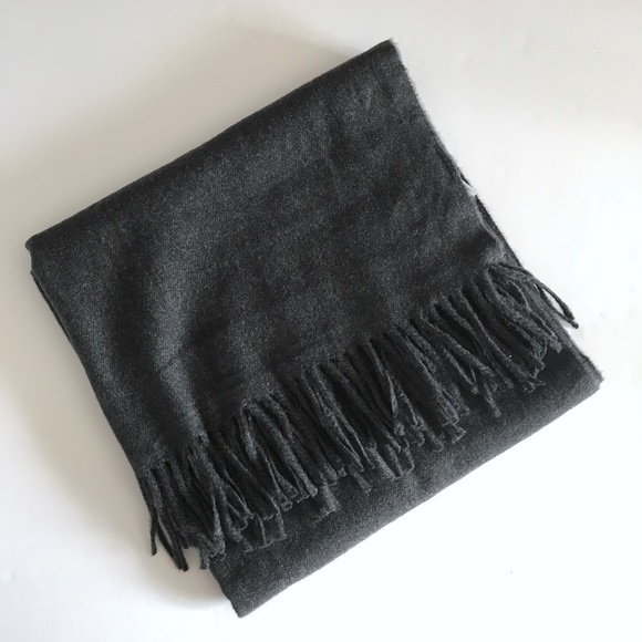 Liz Claiborne Charcoal Grey Oblong Scarf / Wrap with Fringe - Picture 3 of 8